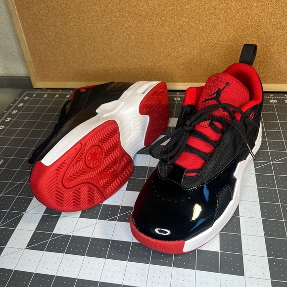 Jordan 
'MAX AURA 6'
Brand new
NWOT - Picture 5 of 15